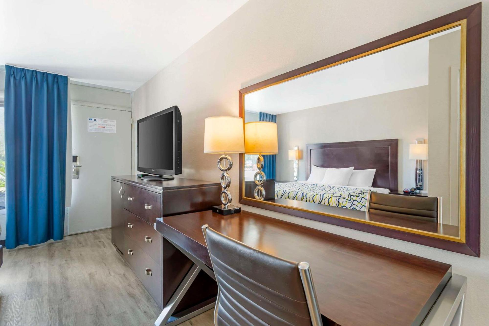 Rodeway Inn 奥兰治帕克 外观 照片